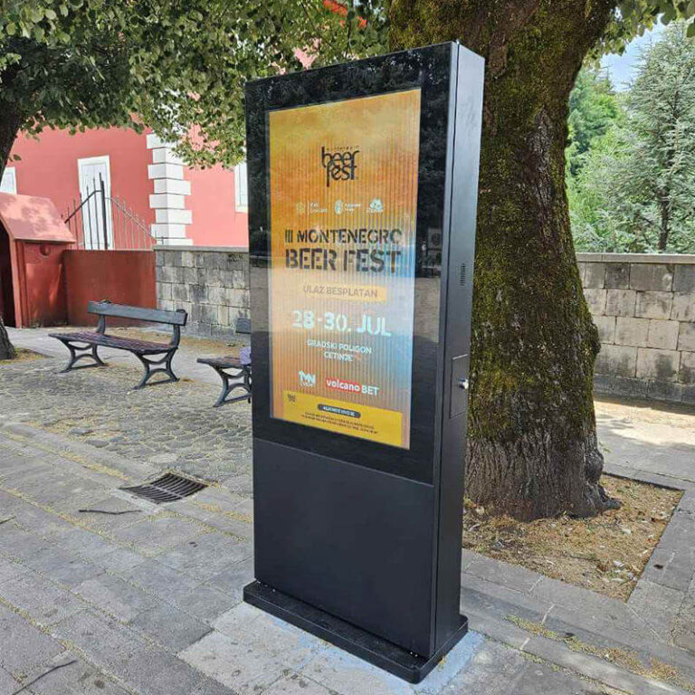 Main Differences between Indoor and Outdoor Digital Signage